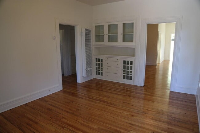 Building Photo - Charming 3-Bedroom Haven in Santa Barbara's Heart with Spacious Living!
