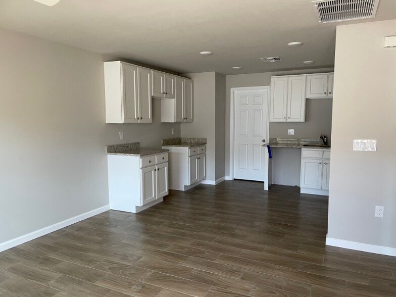 Primary Photo - 2942 Evans Ave