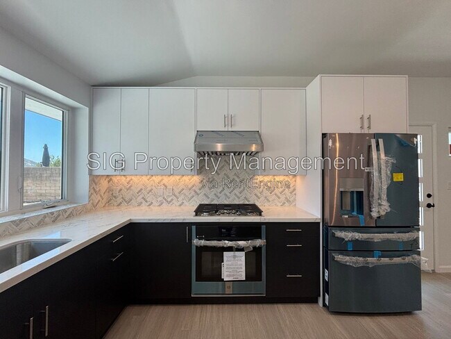 Building Photo - 2230 Sherwood Pl