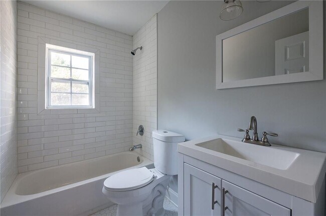 Building Photo - 331 Camilla Cir SW