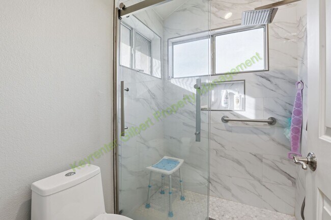 Building Photo - Lakefront Gilbert Home in Prime Location Near Parks, Shopping & Easy Freeway Access