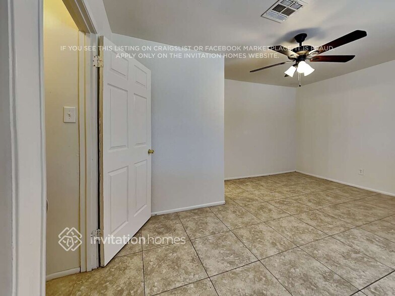 Building Photo - 6118 W Hollyhock Dr