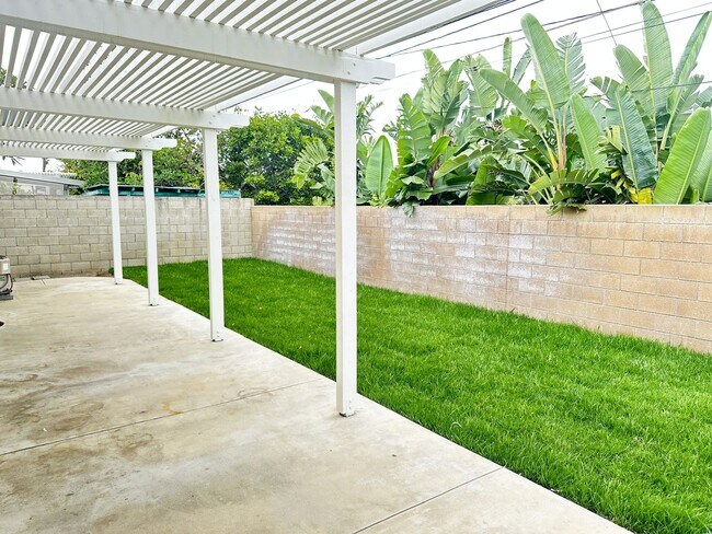 Building Photo - Refreshed Single Family Home in Garden Grove