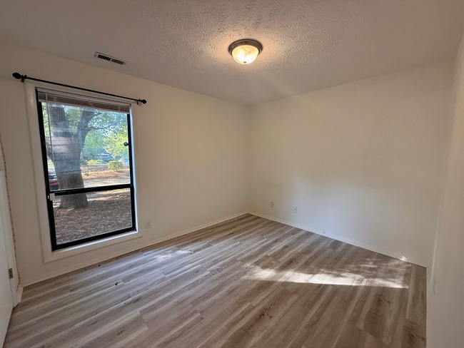 Building Photo - Briarcliffe Condo for Rent