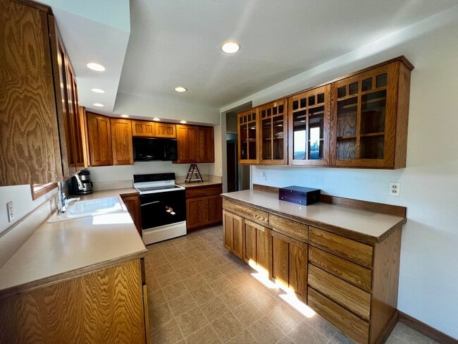 Building Photo - Beautiful North Hill Home Near Vincent Park!