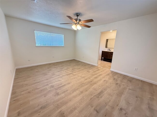 Building Photo - 15714 Torry Pines Rd