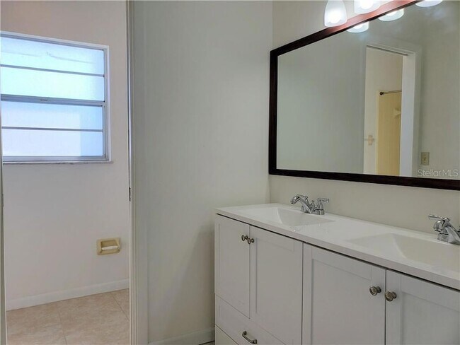 Building Photo - 1212 Fordham Dr