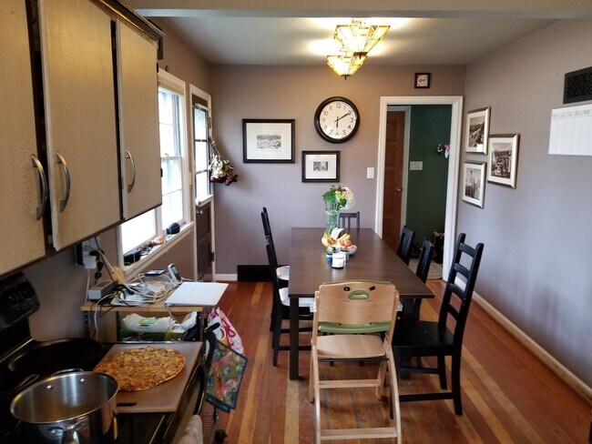 Building Photo - 411 W Arthur St