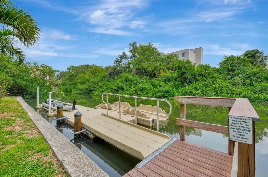 Building Photo - 1650 Pine Tree Ln