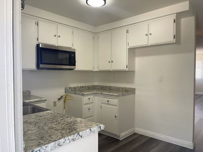 Building Photo - 600 E Lugonia Ave