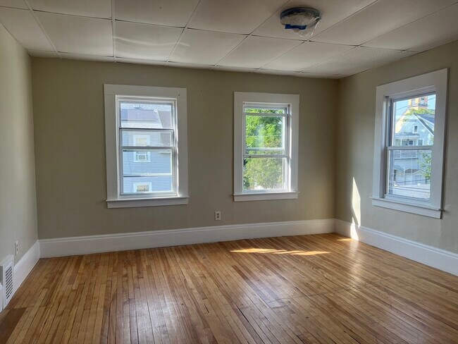 Building Photo - 8 Normandy Rd