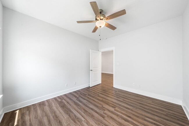 Building Photo - 147 Bradford Ct