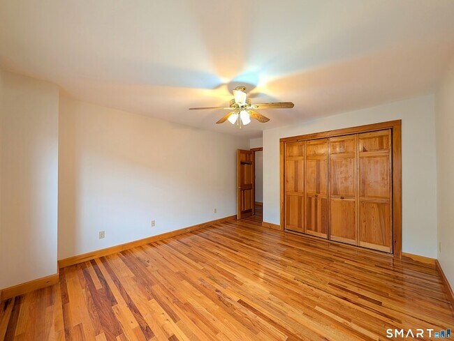 Building Photo - 434 Main St