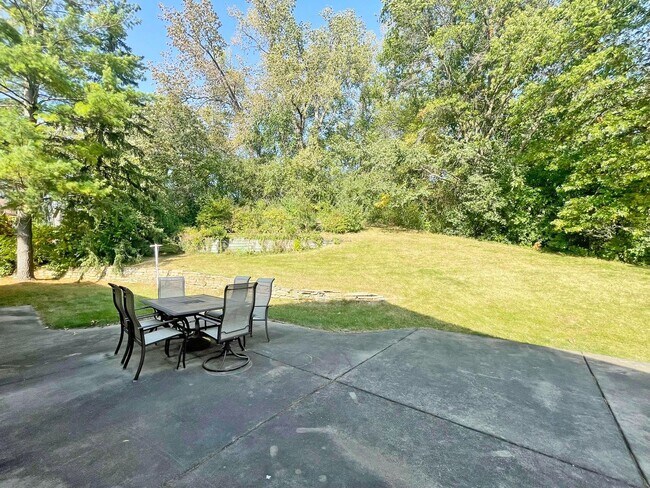 Building Photo - 4-Level Home with Fireplace & Big Yard is ...