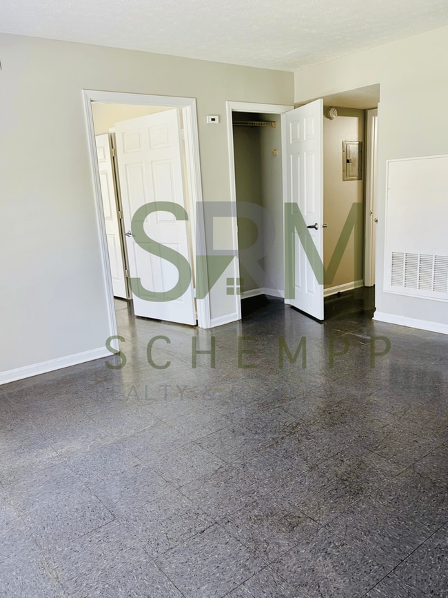 Building Photo - First floor one bedroom apartment in Portland- Section 8 accepted