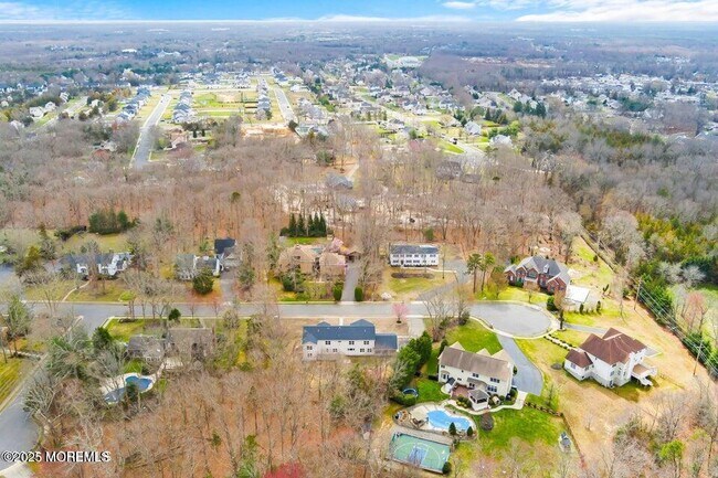 Building Photo - 527 Woodview Rd