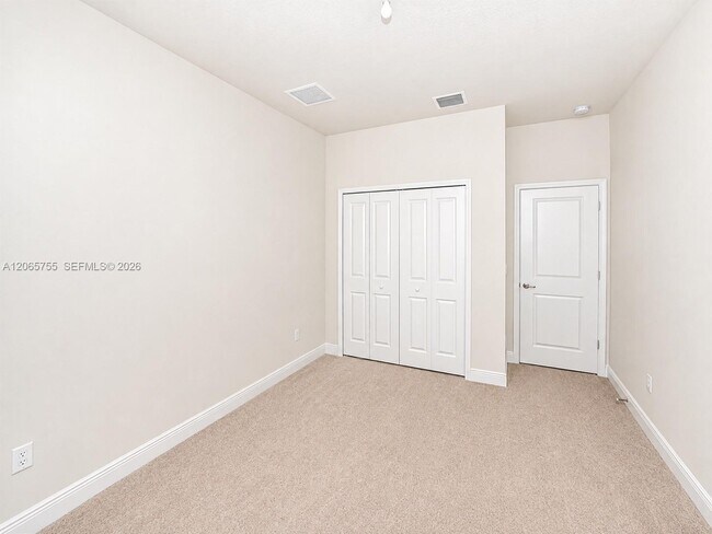 Building Photo - 10976 SW Tessili Wy