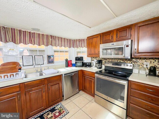 Building Photo - 107 Bonhill Dr