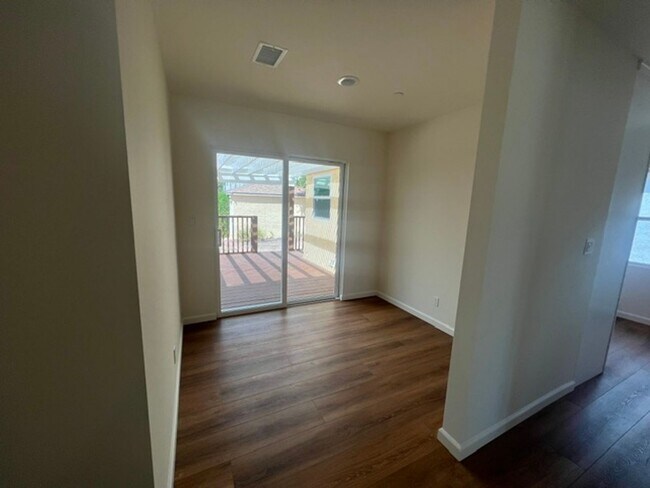 Building Photo - 6557 McLennan Ave