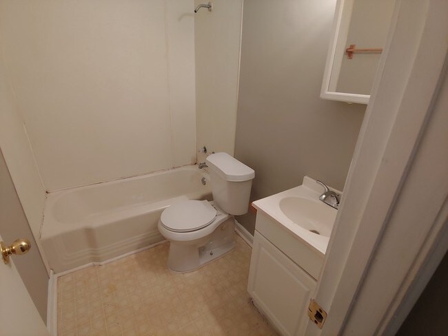 Building Photo - 1630 Line St