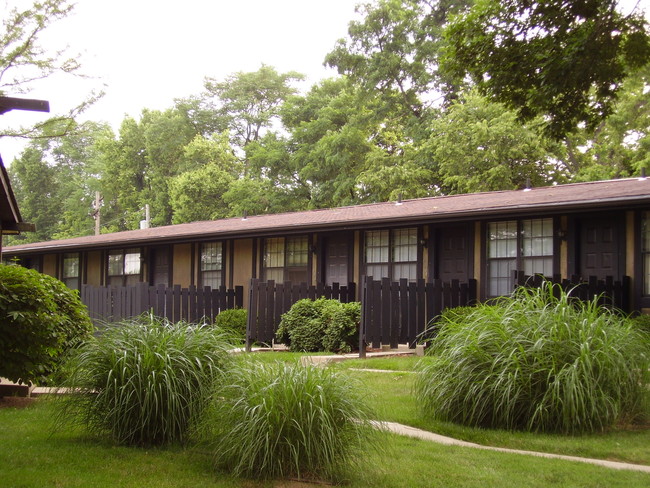 Building Photo - Cedarwood Apartments