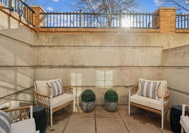 Building Photo - Georgetown Style with Garage PARKING