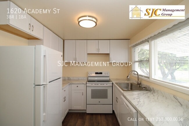 Building Photo - 1620 Academy St