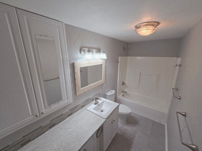 Building Photo - 3Bedroom, 2.5 Bath Mid Century Modern Home...