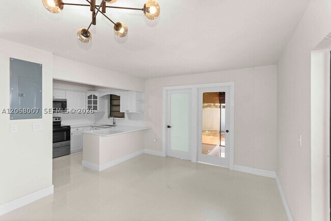 Building Photo - 6330 SW 135th Ave