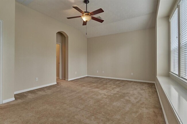 Building Photo - 6 Jester Oaks Pl