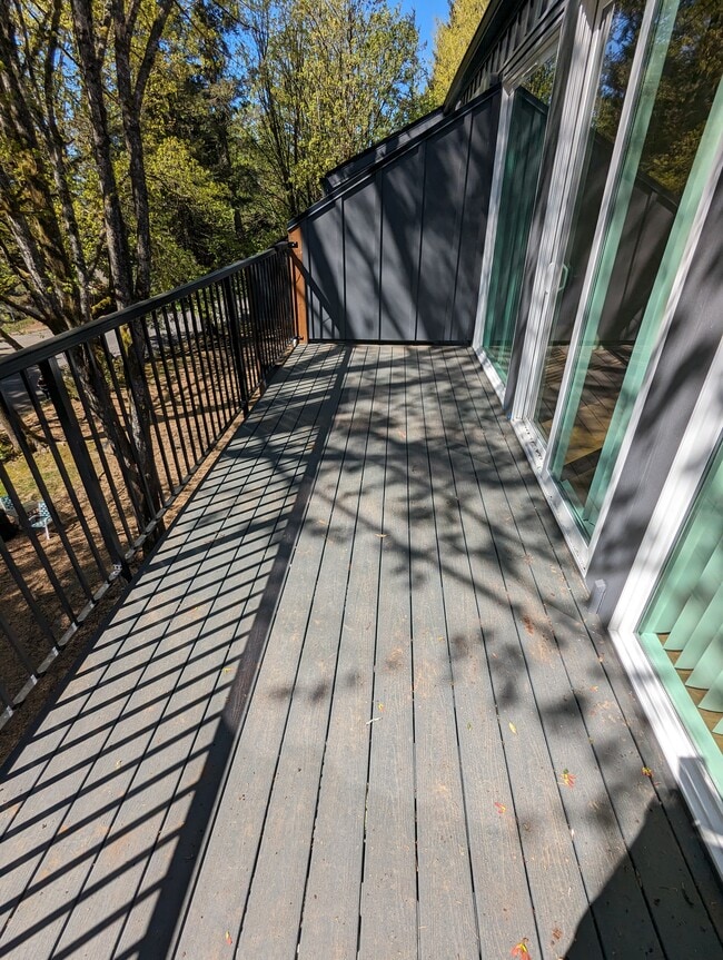 Building Photo - 4 Touchstone