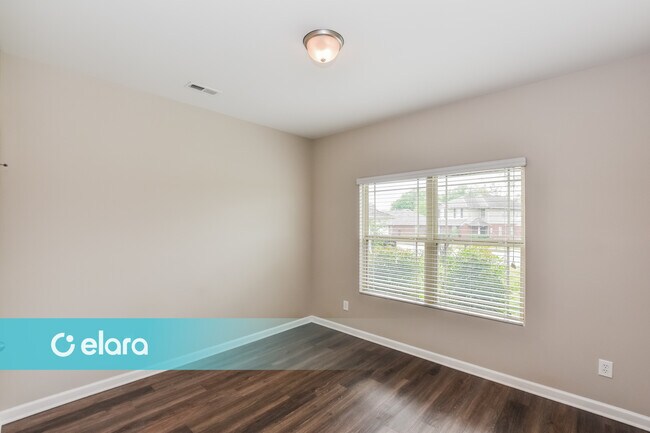 Building Photo - 215 Village Springs Dr