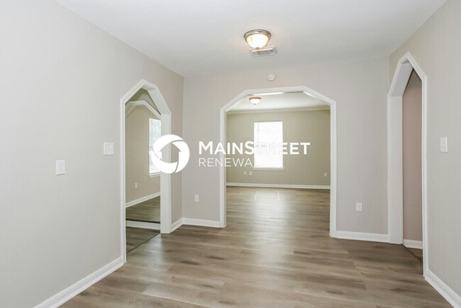 Building Photo - 4 Bedroom Pet-Friendly Home in Houston, TX with Main Street Renewal