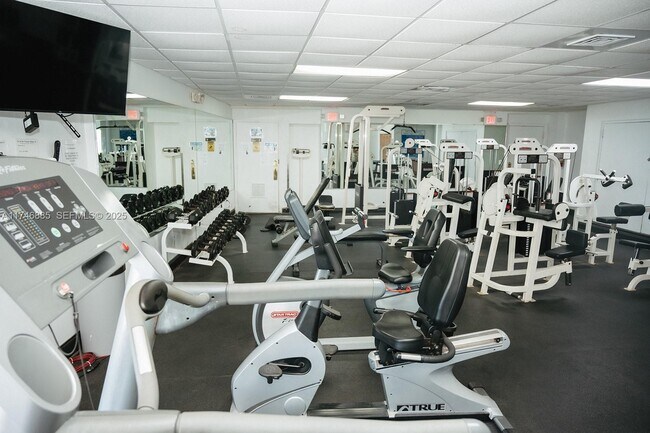 Building Photo - 3725 S Ocean Dr