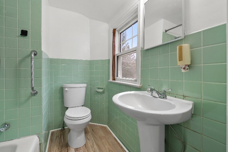 Building Photo - 423 Cornell Dr