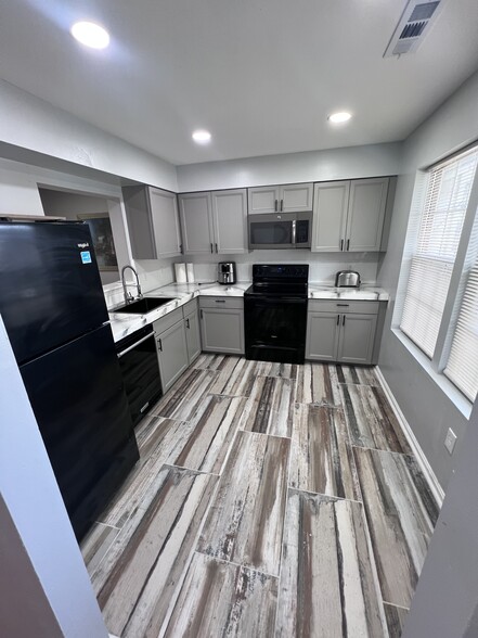 Kitchen - 5627 Onslow Way
