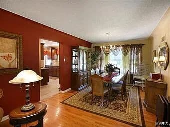 Building Photo - "Charming 3-Bedroom Retreat with 2 Full Baths in Prime Saint Louis Location - 1537 Sq Ft of Comfo...