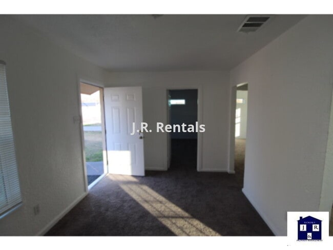 Building Photo - 503 W Washington Ave