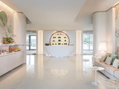 Building Photo - 16901 Collins Ave