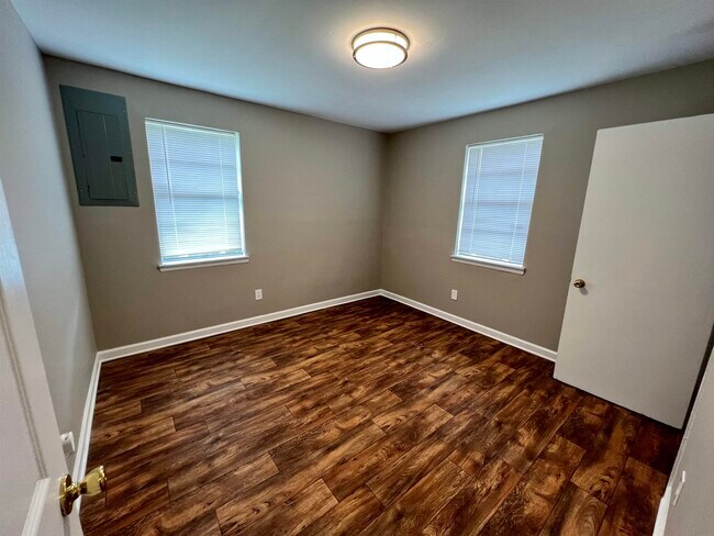 Building Photo - 767 Tanglewood St