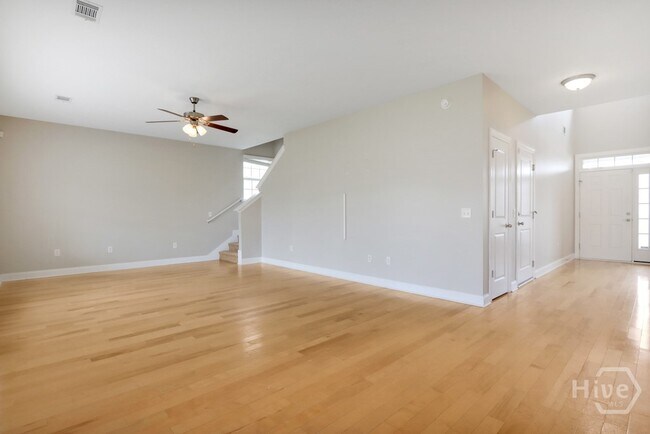 Building Photo - 255 Red Oak Dr