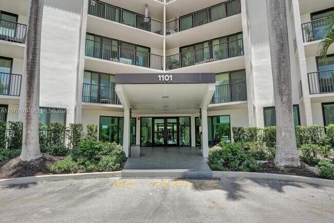 Building Photo - 1101 River Reach Dr