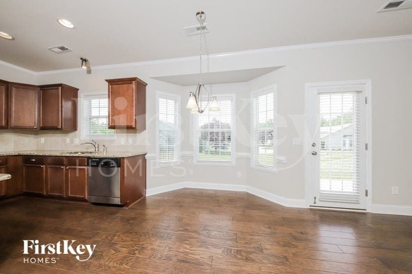 Building Photo - 5810 Woodside Frst Trl