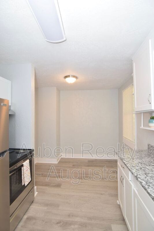 Building Photo - 1549 Heath St