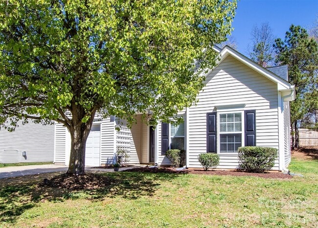 Building Photo - 4018 Far West Dr