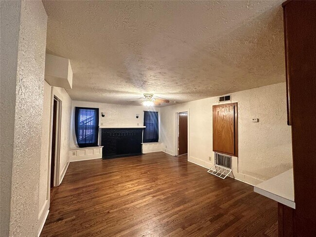 Building Photo - 731 Deans Row Ave