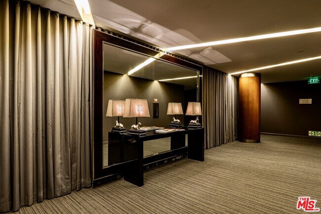 Building Photo - 6250 Hollywood Blvd