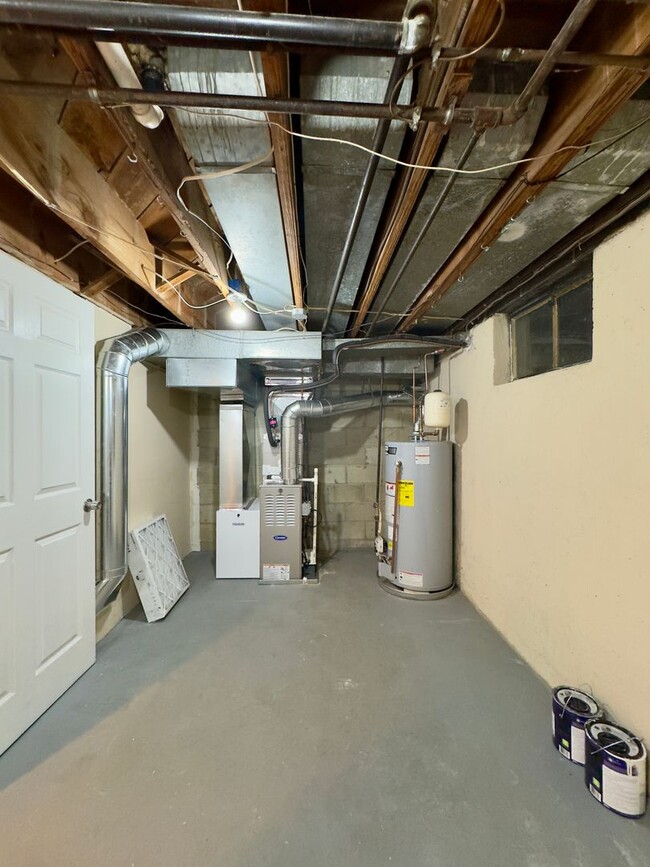 Building Photo - Charming 3 Bedroom/1.5 Bathroom in Parkvil...