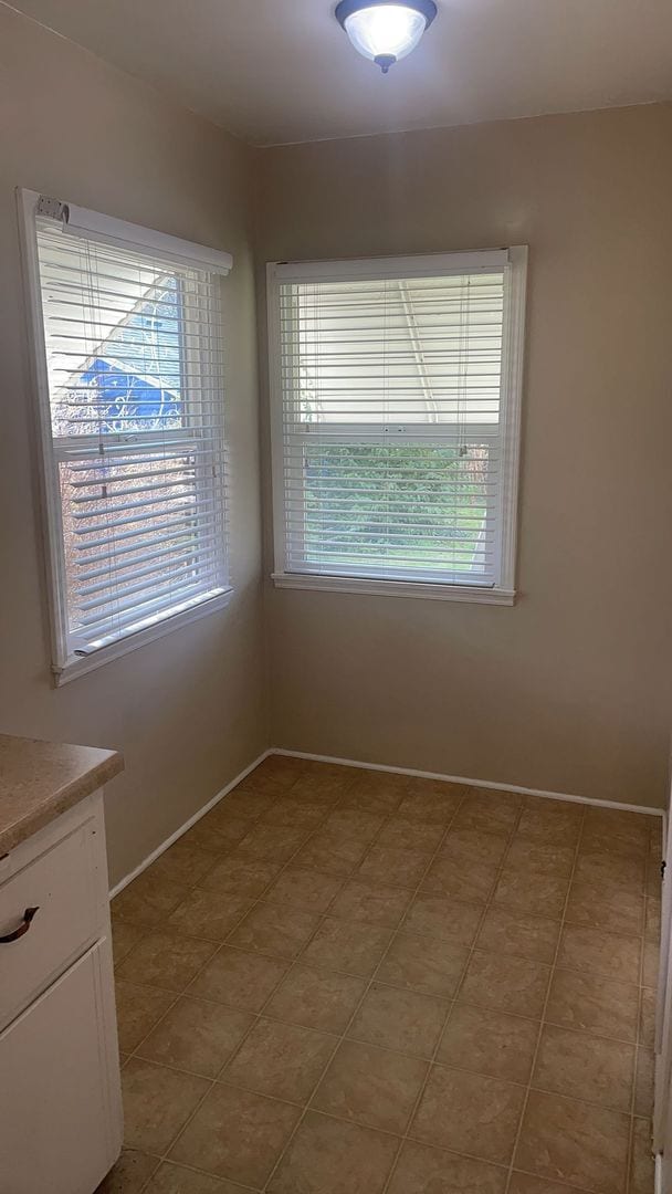 Building Photo - Cozy and Spacious 2-Bedroom House!