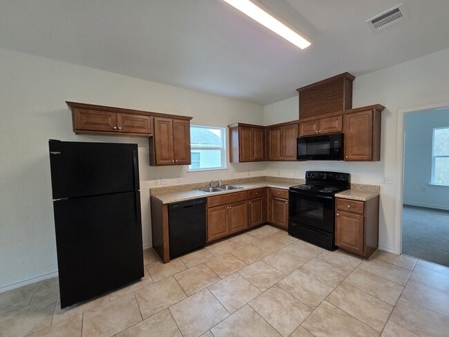 Building Photo - 6110 White Oak Dr